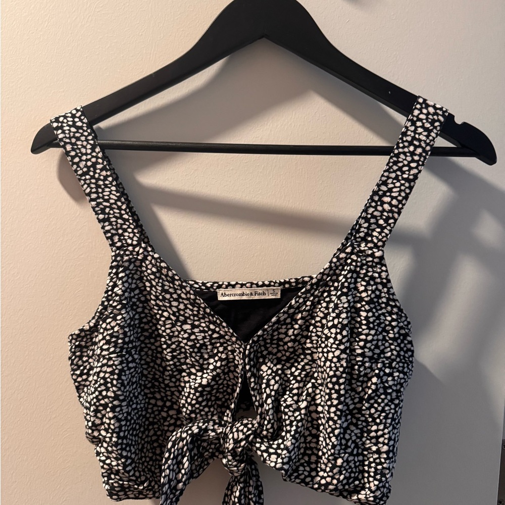 Abercrombie & Fitch Black and White Crop Top